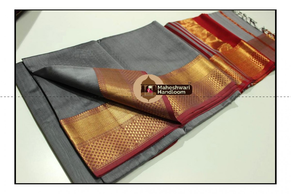 Maheshwari Tussar Grey Jari Diamond Chatai Border Saree