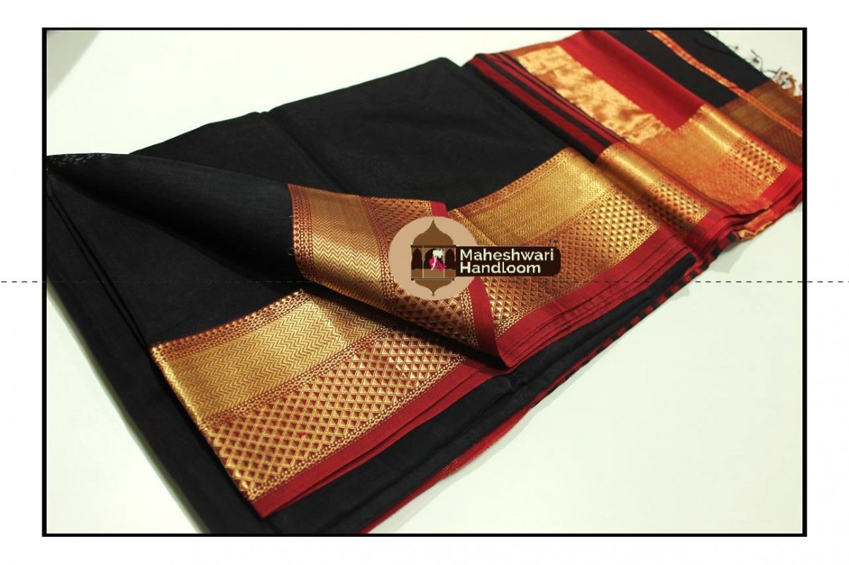 Maheshwari Black Jari Diamond Chatai Border Saree