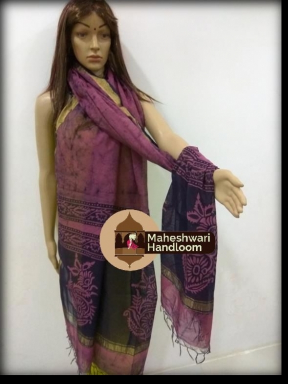 Maheshwari pink And Black Dupatta With Flower Print