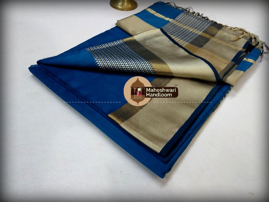 Maheshwari Firozi Blue Shatranj  Border Saree