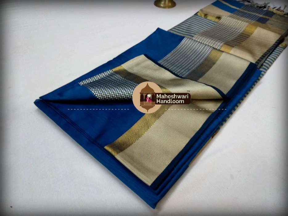 Maheshwari Firozi Blue Shatranj  Border Saree