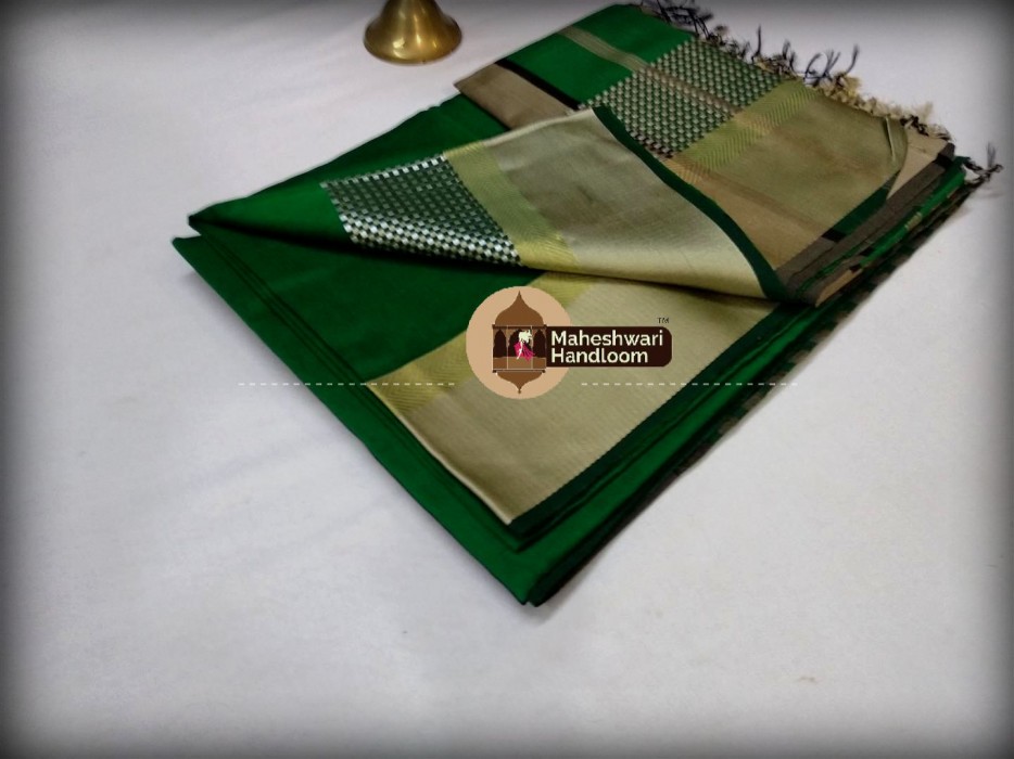 Maheshwari Green Shatranj  Border Saree