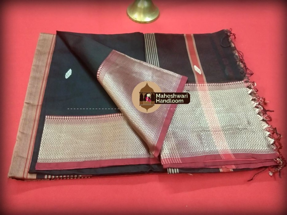 Maheshwari Black Resham Buti- Motifs Sare