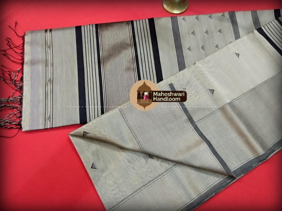 Maheshwari  Silver Grey Resham Buti- Motifs Saree