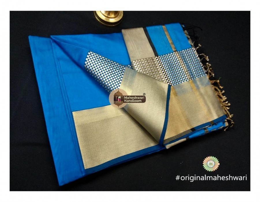 Maheshwari Firozi Blue Shatranj Border saree