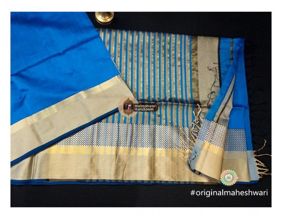 Maheshwari Firozi Blue Shatranj Border saree