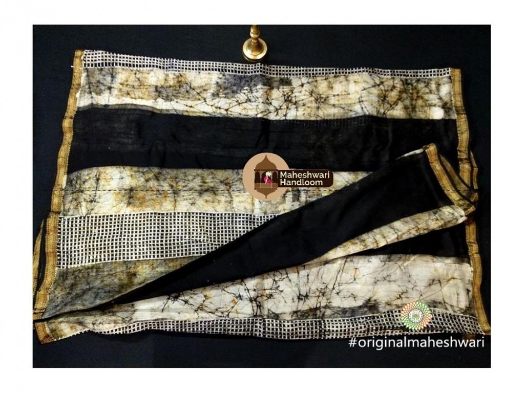 Maheshwari White Batik  Print Saree