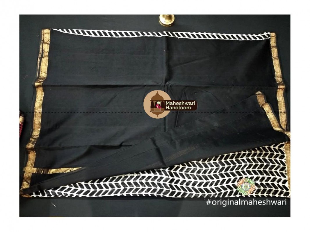 Maheshwari White Batik Print Saree