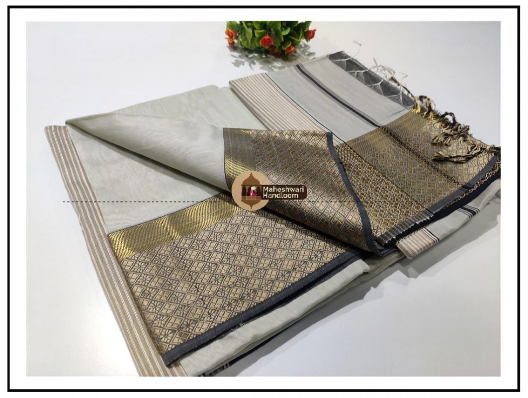 Maheshwari White Resham Flower Border saree