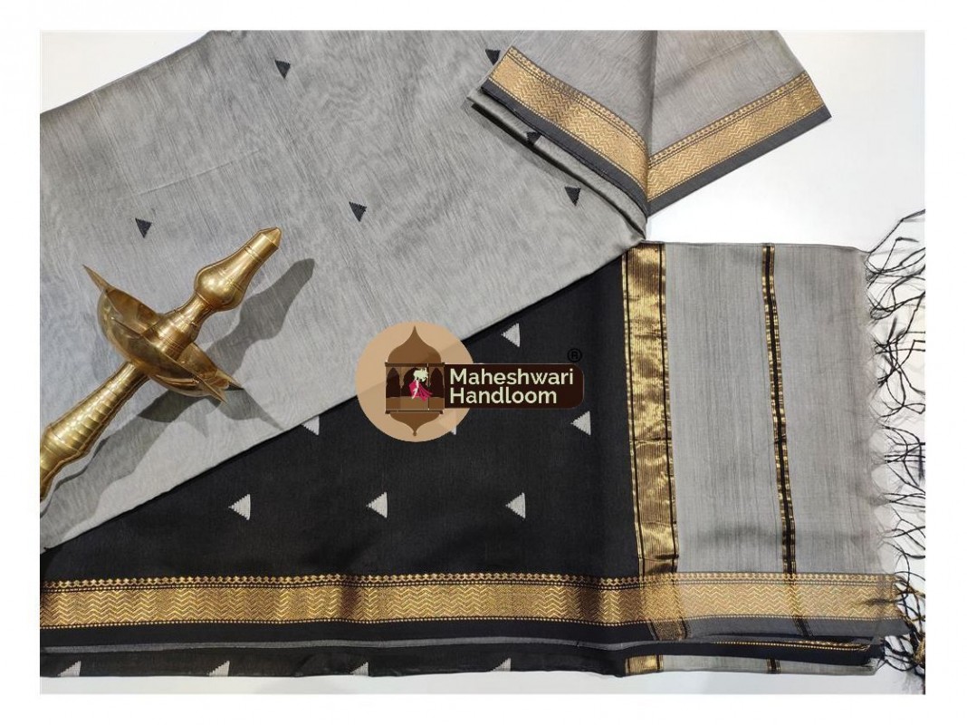 Maheshwari Tussar Grey Tringle Buti saree