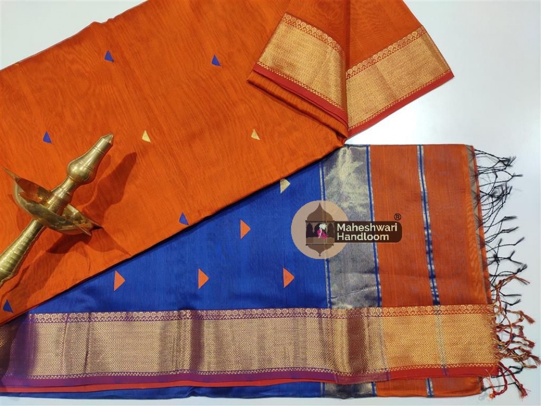 Maheshwari Rust Tringle Buti saree