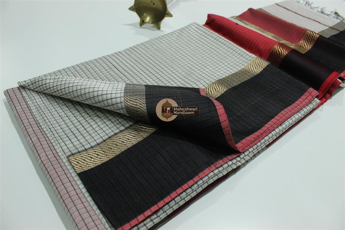 Maheshwari off white Self Checks Body Saree