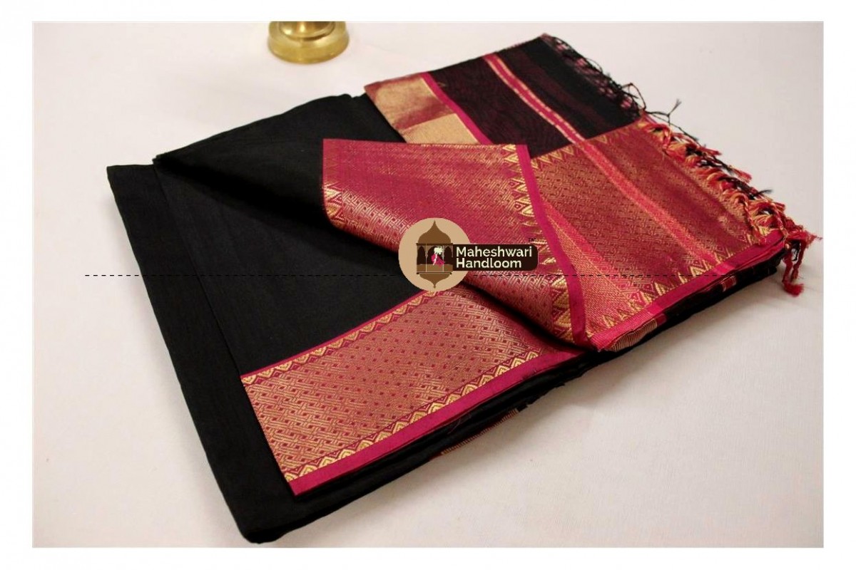 Maheshwari Black Jari Diamond Chatai Border Saree