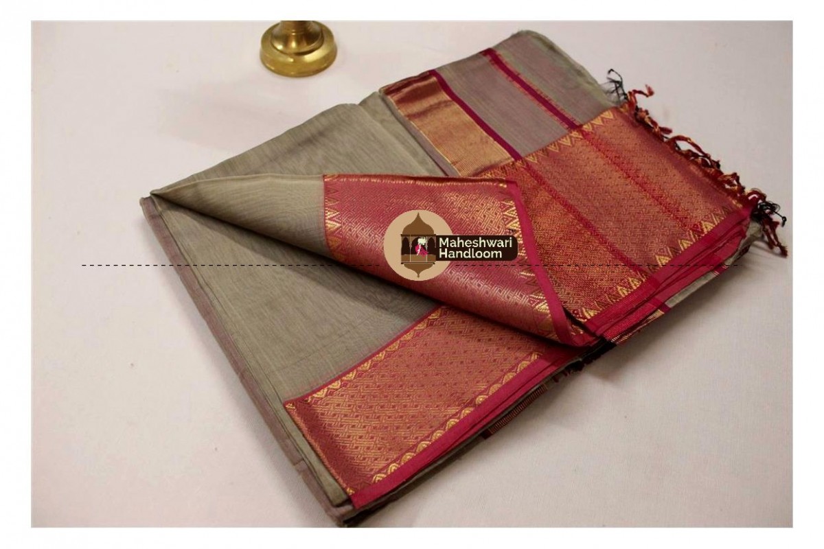 Maheshwari Tussar Jari Diamond Chatai saree