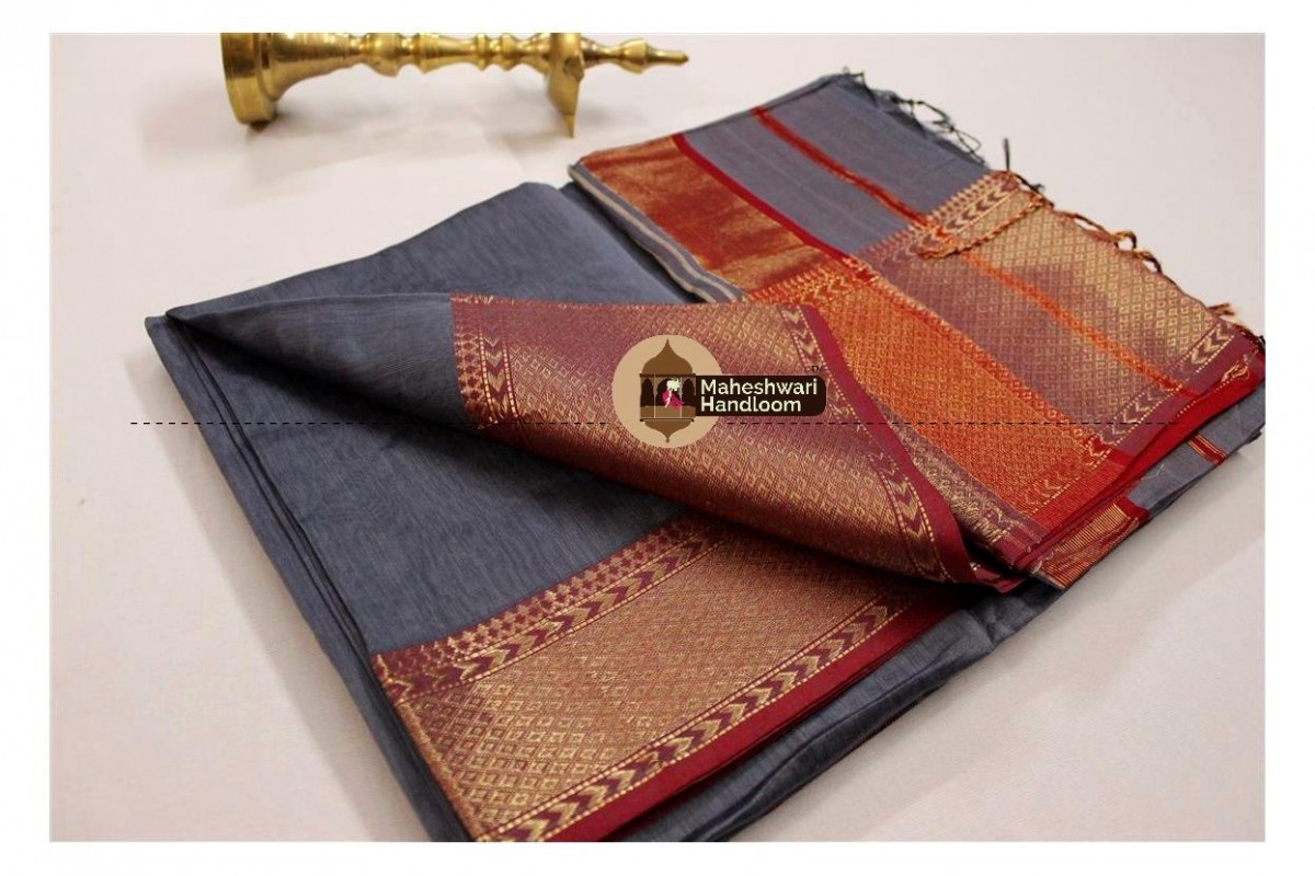 Maheshwari Tussar Grey Jari Diamond Chatai saree