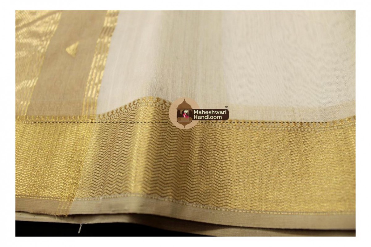 Maheshwari White Tringle Buti Weaving saree