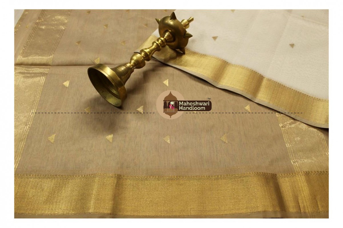 Maheshwari White Tringle Buti Weaving saree