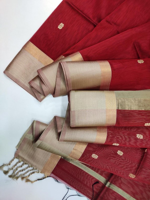Maheshwari Handwoven Resham Thread Border with Buti weaving.