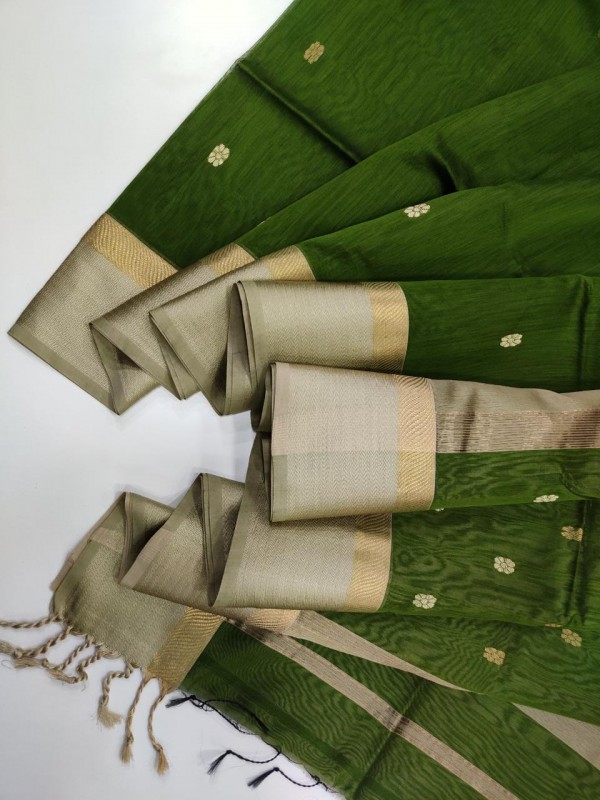 Maheshwari Handwoven Resham Thread Border with Buti weaving.