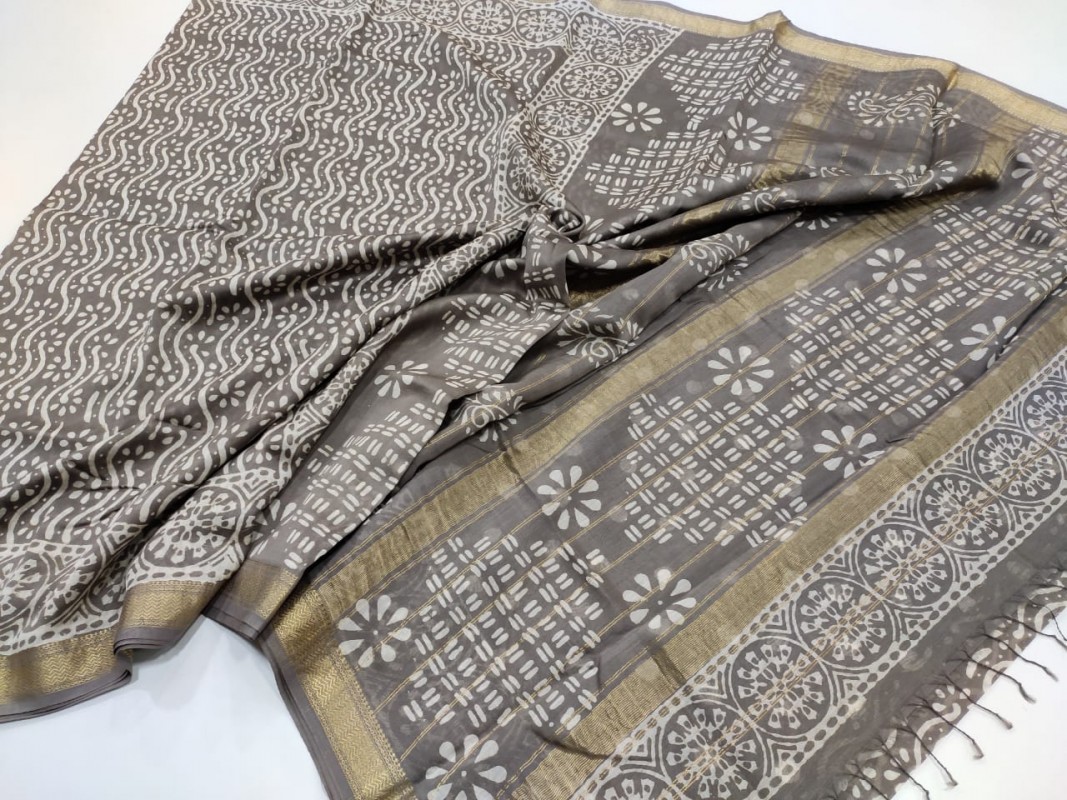 Maheshwari Grey handwoven Dabu Handblock Kashish Printed Saree