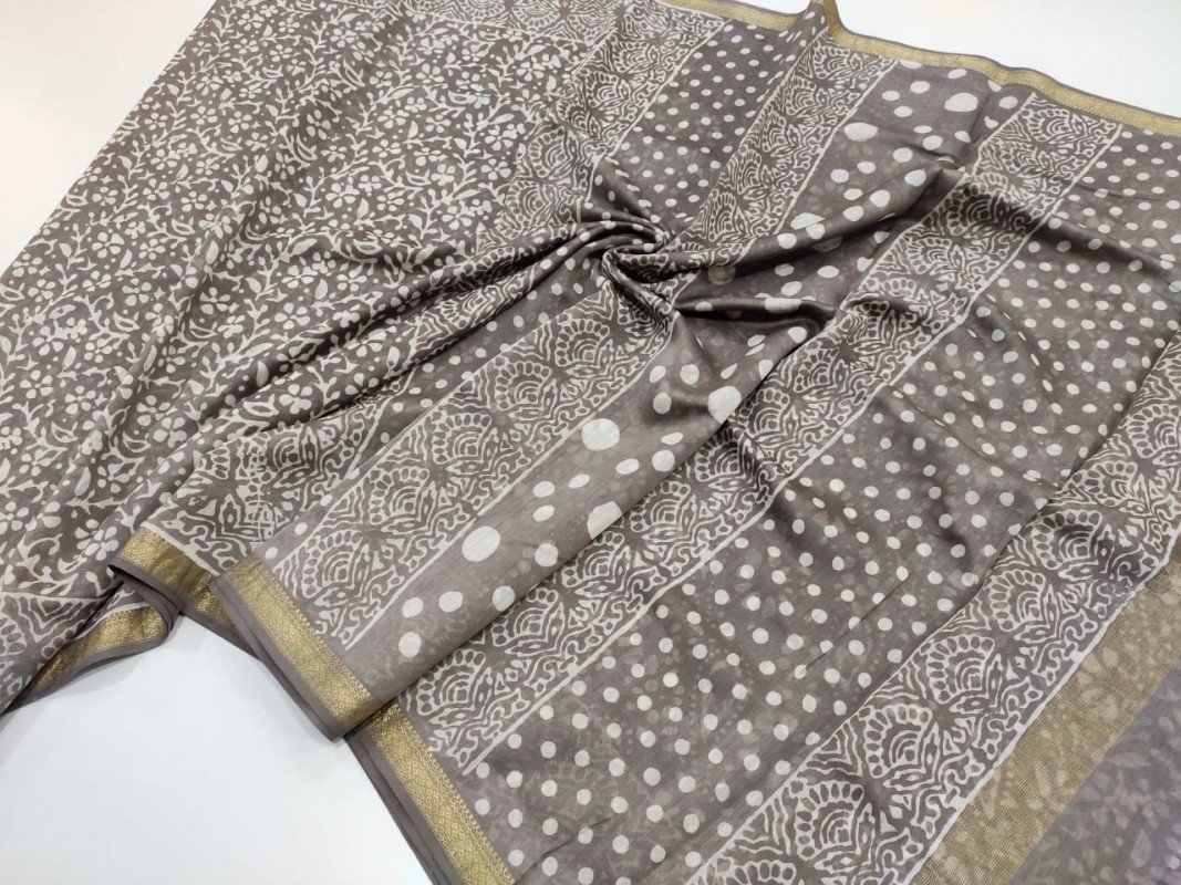 Maheshwari Grey Handwoven Dabu Handblock Kashish Printed Saree