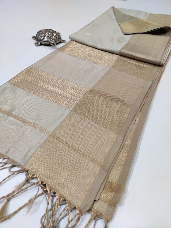 Maheshwari Grey Pure Silk Saree With Buta Buti Weaving