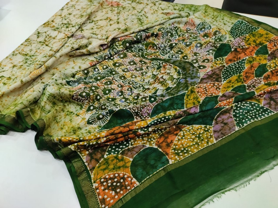 Maheshwari Green Colour Handwoven Indoasian Batik Handpainted Sarees with Zari Border