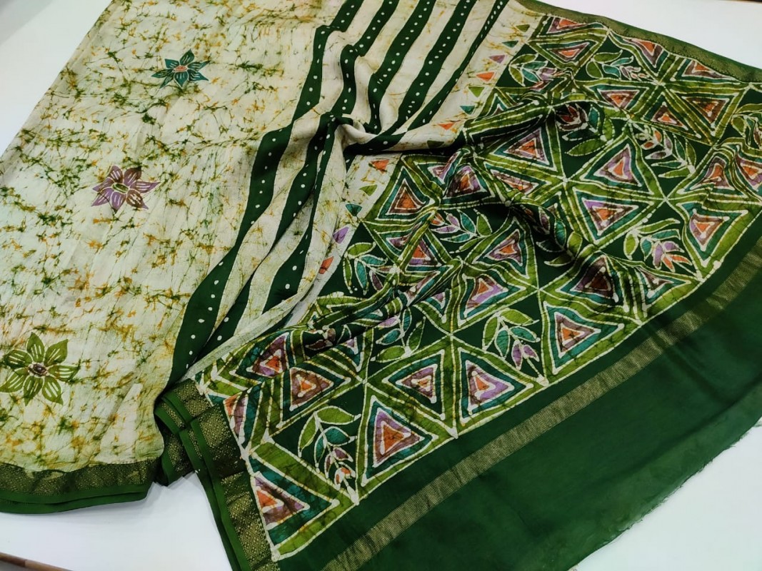Maheshwari Dark Green Colour Handwoven Indoasian Batik Handpainted Sarees with Zari Border
