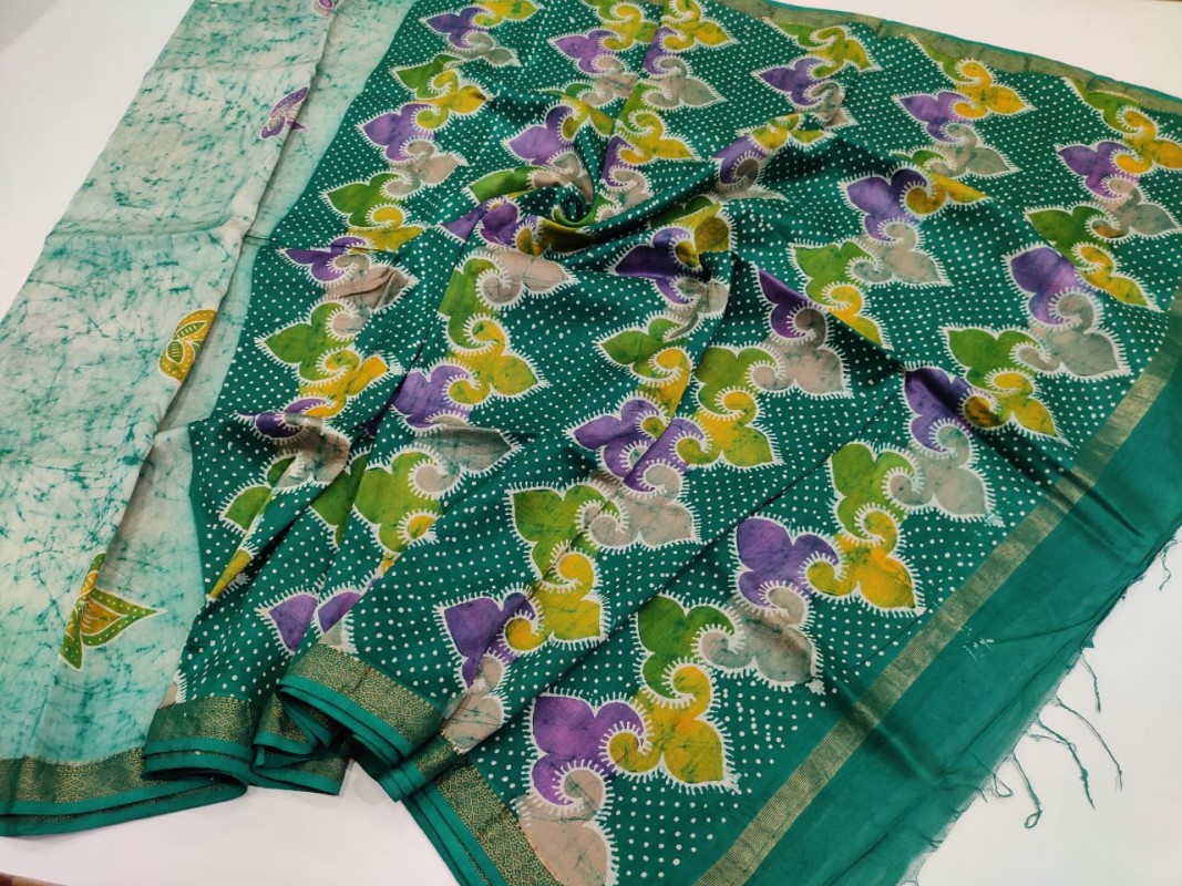 Maheshwari Green Colour Handwoven Indoasian Batik Handpainted Sarees with Zari Border