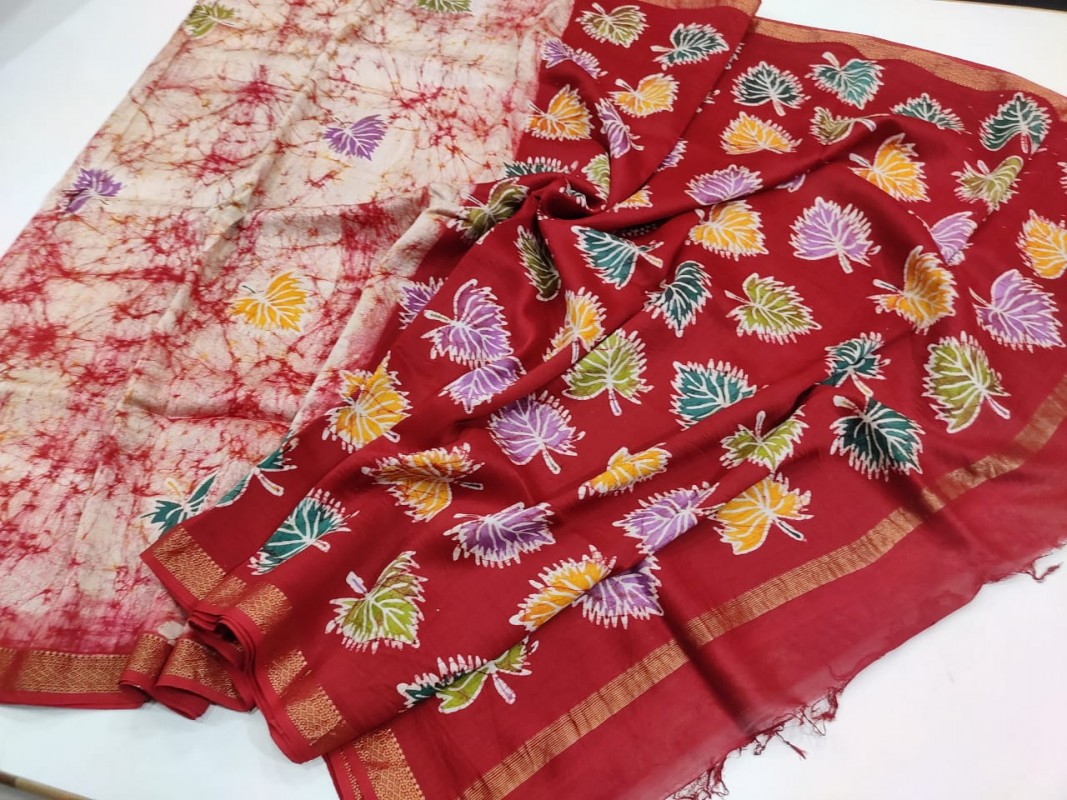 Maheshwari Red Colour Handwoven Indoasian Batik Handpainted Sarees with Zari Border