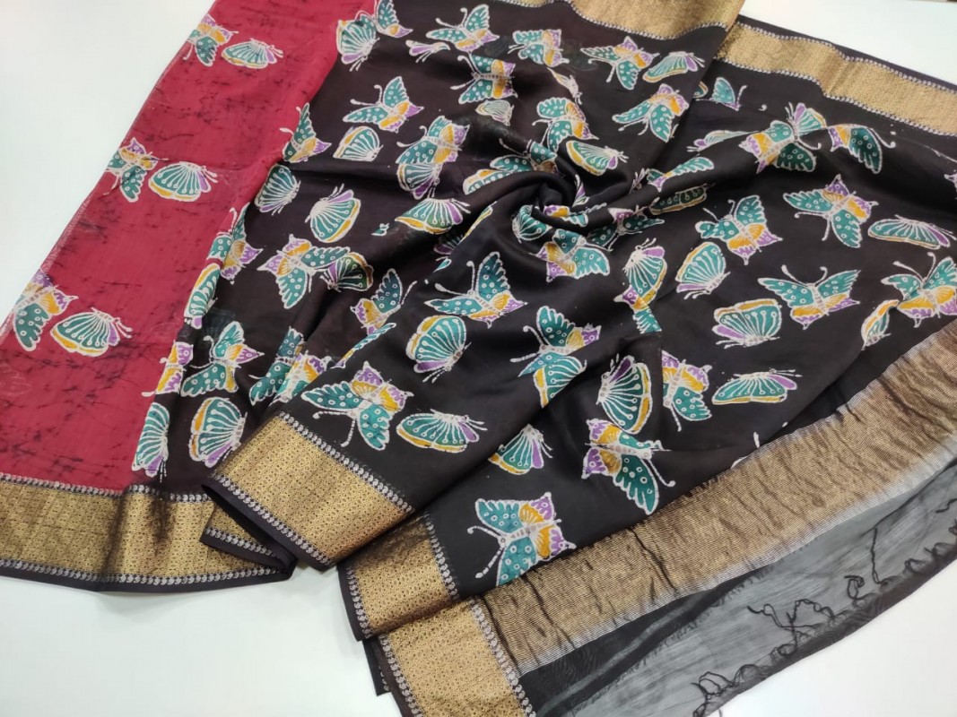 Maheshwari Red Colour Handwoven Indoasian Batik Handpainted Sarees with Zari Border