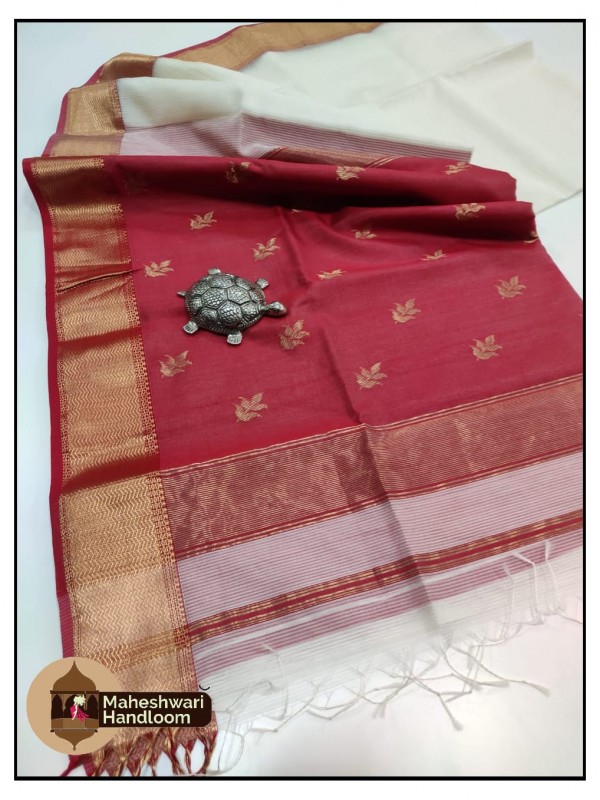 Maheshwari White Buta Pallu Weaving Saree